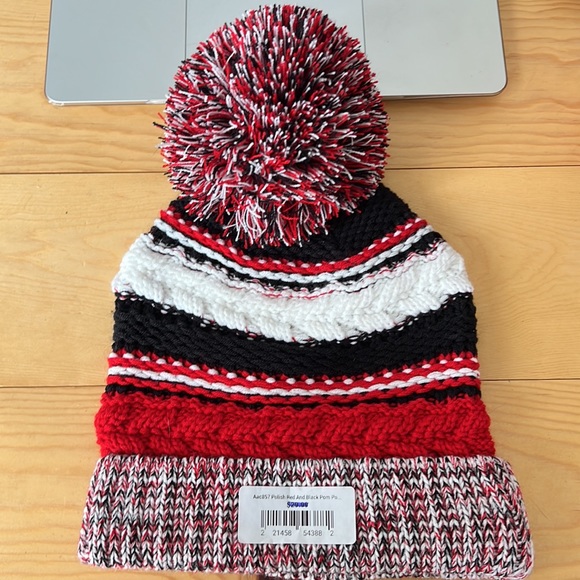 NWT Polish Buffalo Pom Winter Hat - One Size - Picture 2 of 4